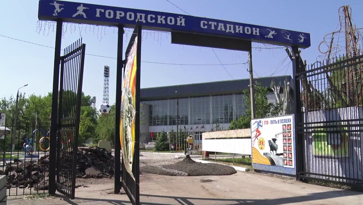 В Энгельсе обновляют вход в городской стадион по решению жителей